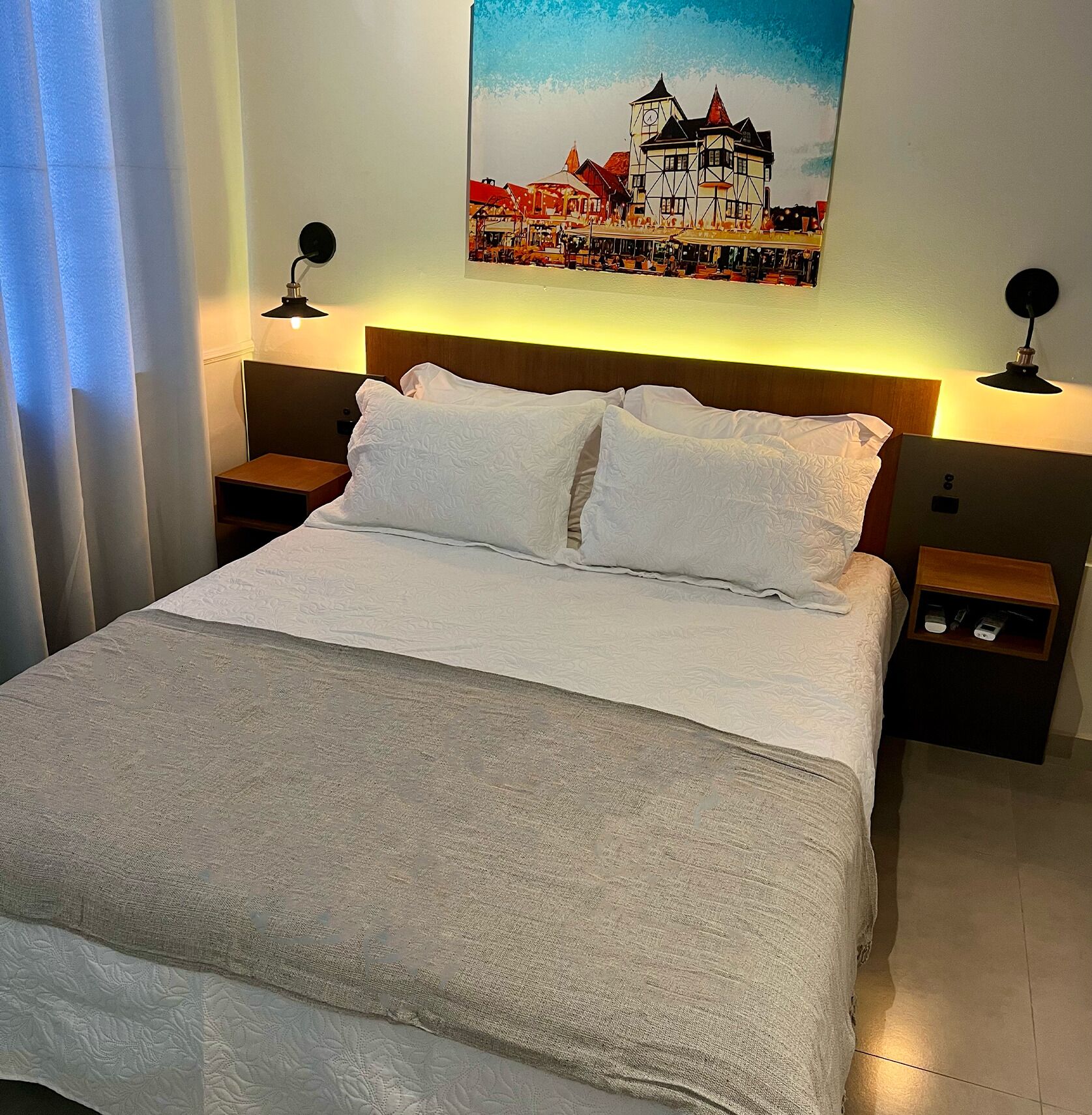 โต๊ะทำงาน, พื้นที่ ทำงานแบบใช้แล็ปท็อป, Wi-Fi ฟรี