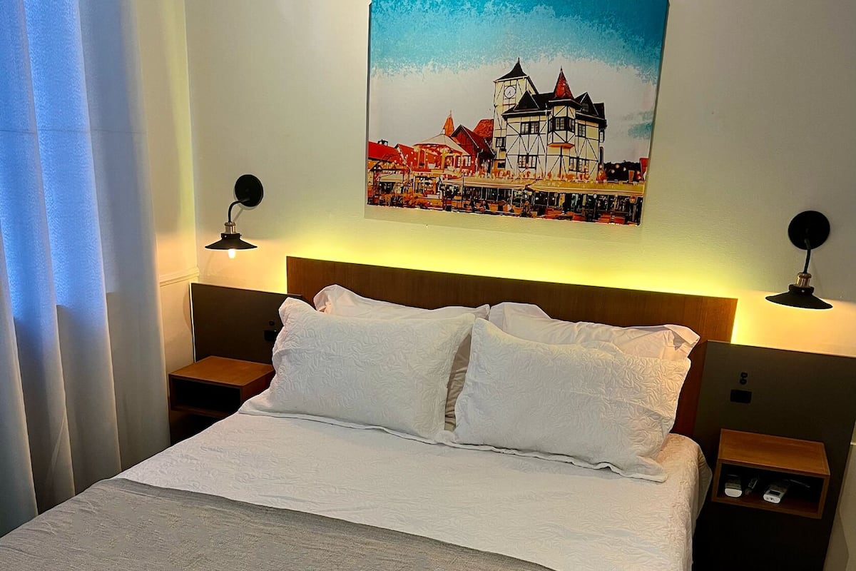 Bàn, khu vực làm việc phù hợp cho laptop