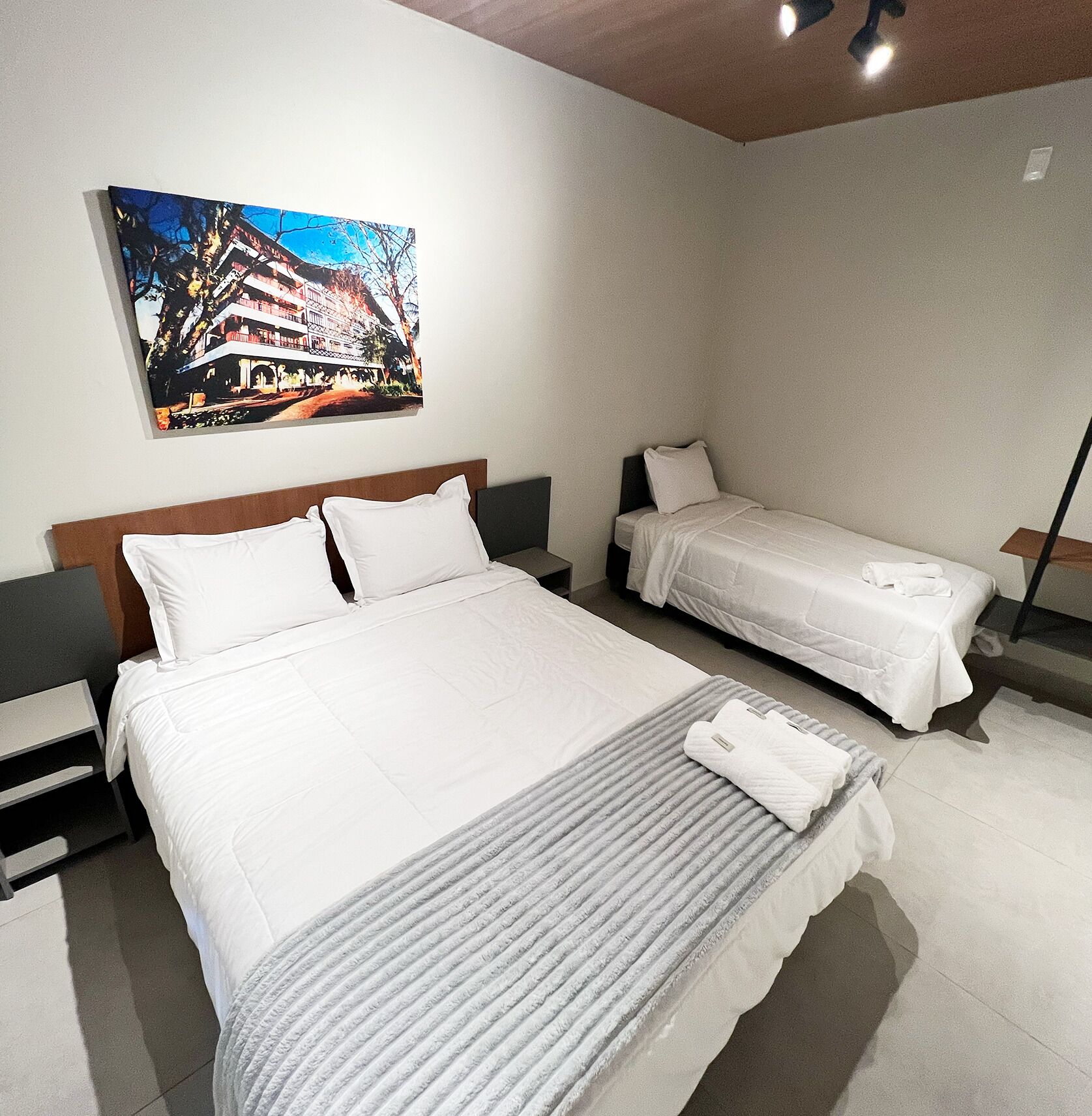 Ropa de cama de alta calidad y colchones con acolchado adicional