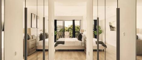 3 bedrooms, desk, iron/ironing board, travel crib