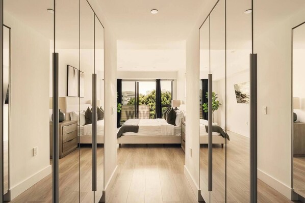 3 bedrooms, desk, iron/ironing board, travel crib