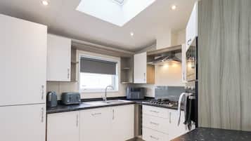 Dishwasher, cookware/dishes/utensils