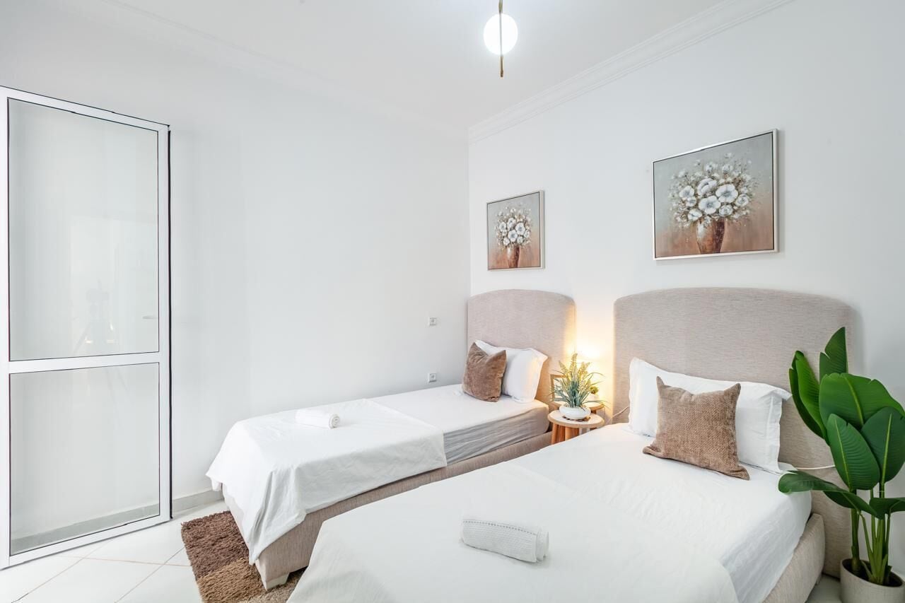 2 bedrooms, iron/ironing board, Internet, bed sheets