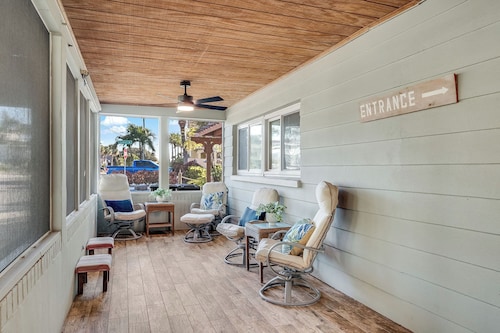 3-bedroom house in Cocoa Beach - Family Friendly Walk or Ride Bikes to the Beach