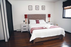 4 ห้องนอน, เตารีด/โต๊ะรีดผ้า, Wi-Fi ฟรี, ผ้าปูที่นอน