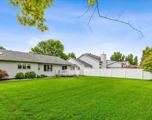 Moorhead 4-bed, Sleeps 8, With Aircon & Parking