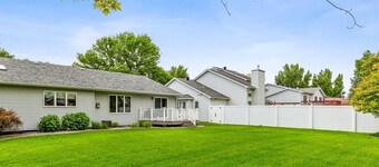 Moorhead 4-bed, Sleeps 8, With Aircon & Parking