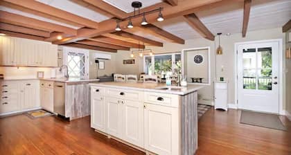 Pool | Hot Tub | 3 Min to Lake | Pets Allowed