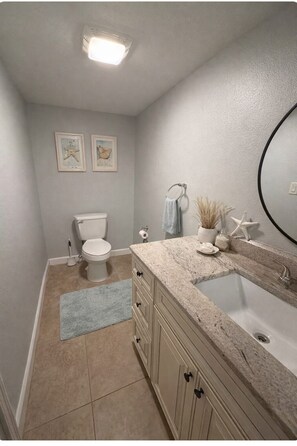 Douche, baignoire à jets, sèche-cheveux, bidet