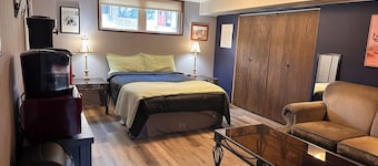 Adorable 1-bedroom condo with AC in charming Sioux City.