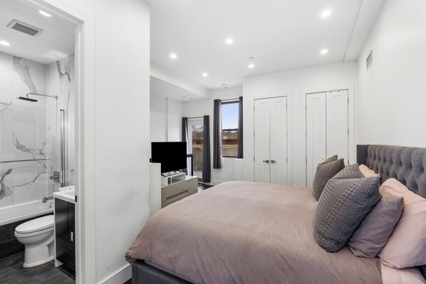 Primary king suite with terrace and ensuite bath