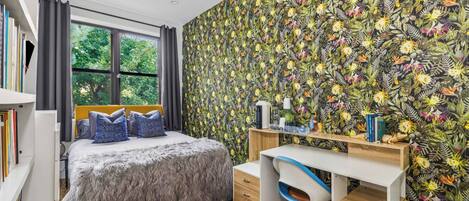 2 makuuhuonetta, työpöytä, silitysrauta/-lauta, ilmainen Wi-Fi