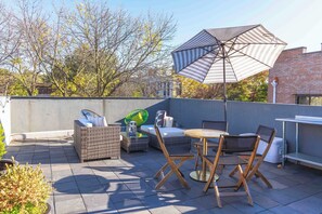 Outdoor dining - Modern Furnished 2BR Bushwick Duplex w/ 2 Private Terraces 1 Block from L Train (Brooklyn)