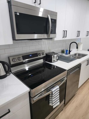 Private kitchen - Mayfair Suite (Airdrie)