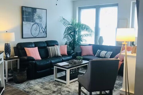 Cozy 2-bedroom lodge in gorgeous Scottsville with AC