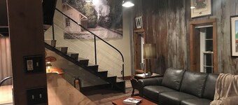 Unique!!! Train Caboose with Station House in Sheffield. Family Friendly!