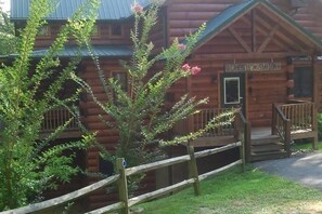 A wooden cabin with a sign reading "Campbell Station." - Campbell Station Beautiful!!! Authentic log cabin! hot tub outdoor fireplace (Gatlinburg)