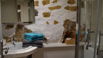 Doccia, asciugacapelli, asciugamani