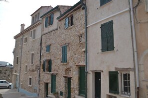 Exterior - Sea view with balcony, old town of Antibes, 2 pers (Antibes)