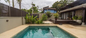 Casa com Piscina e rea Gourmet em Barra do Una