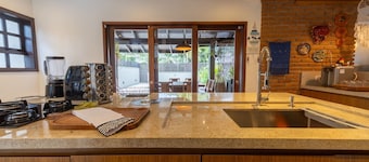 巴拉杜烏納帶泳池及美食區度假屋  