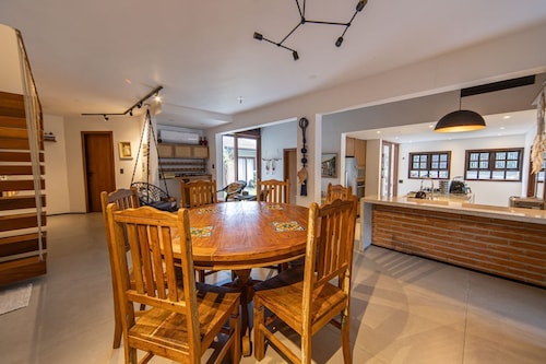 Casa com Piscina e rea Gourmet em Barra do Una