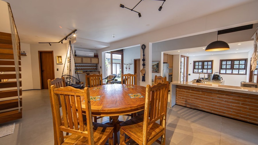 Casa com Piscina e rea Gourmet em Barra do Una