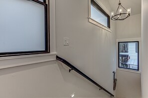 Interior - New! Quiet 2 Bedroom in Central Austin Close to DT (Austin)