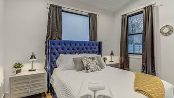 2 bedrooms, desk, iron/ironing board, WiFi