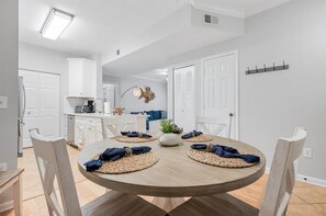 Dining - Beach Happy - Barnes Plantation (Pool) (St. Simons Island)