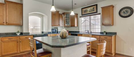 Coffee/tea maker, cookware/dishes/utensils