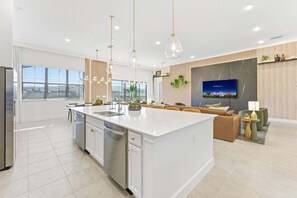 Interior - Paradiso's Luxurious New Home w 15 Ensuites (Orlando)