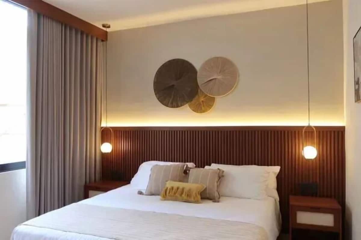 Caja de seguridad en la habitación y escritorio