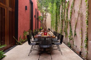 Breakfast, lunch, dinner and brunch served - Hotel Serenata Santa Lucia, Mérida (Mérida)