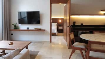 Suíte superior | Cofres nos quartos, escrivaninha, espaço de trabalho para notebook