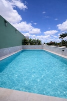 Außenpool, Liegestühle