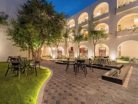 Hotel Serenata Santa Lucia, Mérida