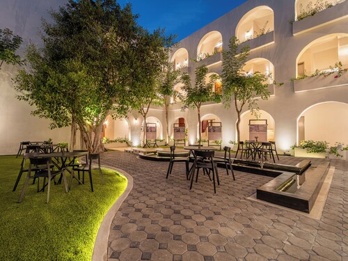 Hotel Serenata Santa Lucia, Mérida