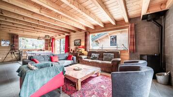 TV, fireplace, DVD player