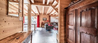 Chalet le Télémark, Bernex, up to 13 guests, mountain view of Dent d’Oche
