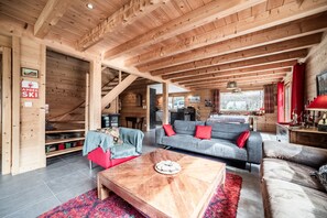 TV, fireplace, DVD player