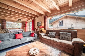 TV, fireplace, DVD player - Chalet le Télémark, Bernex, up to 13 guests, mountain view of Dent d’Oche (Bernex)