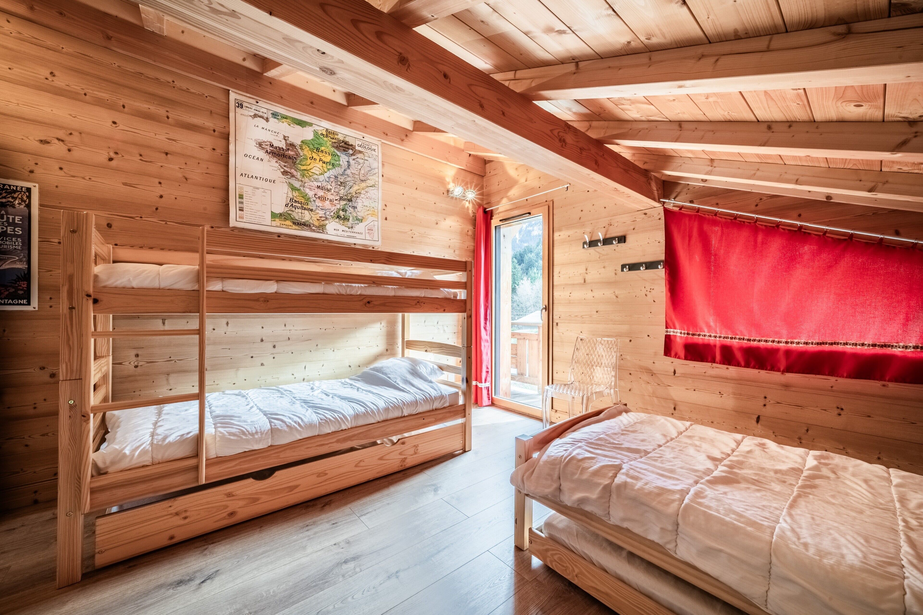 WiFi, bed sheets