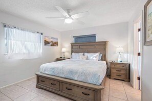 3 habitaciones, tabla de planchar con plancha, wifi y ropa de cama 