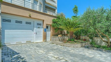 Apartment, 2 Bedrooms | Exterior detail