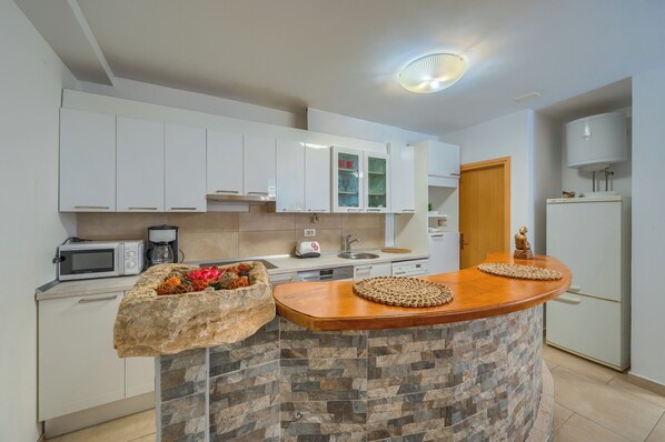 Apartment, 2 Bedrooms | Private kitchen | Full-size fridge, microwave, stovetop, dishwasher - Comfortable apartments Obad (Split)