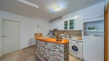 Apartment, 2 Bedrooms | Private kitchen