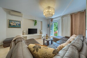 Apartment, 2 Bedrooms | Living area | 42-inch LCD TV with cable channels - Comfortable apartments Obad, 4 min walk to Znjan beach (Split)