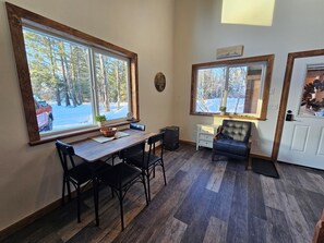 Dining - Seward Mountain View Cabins #5 (Seward)