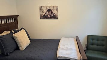 Free WiFi, bed sheets